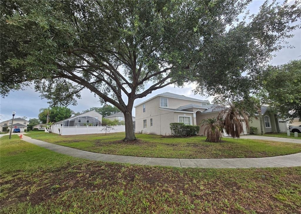 930 Oxford Drive - Photo 2