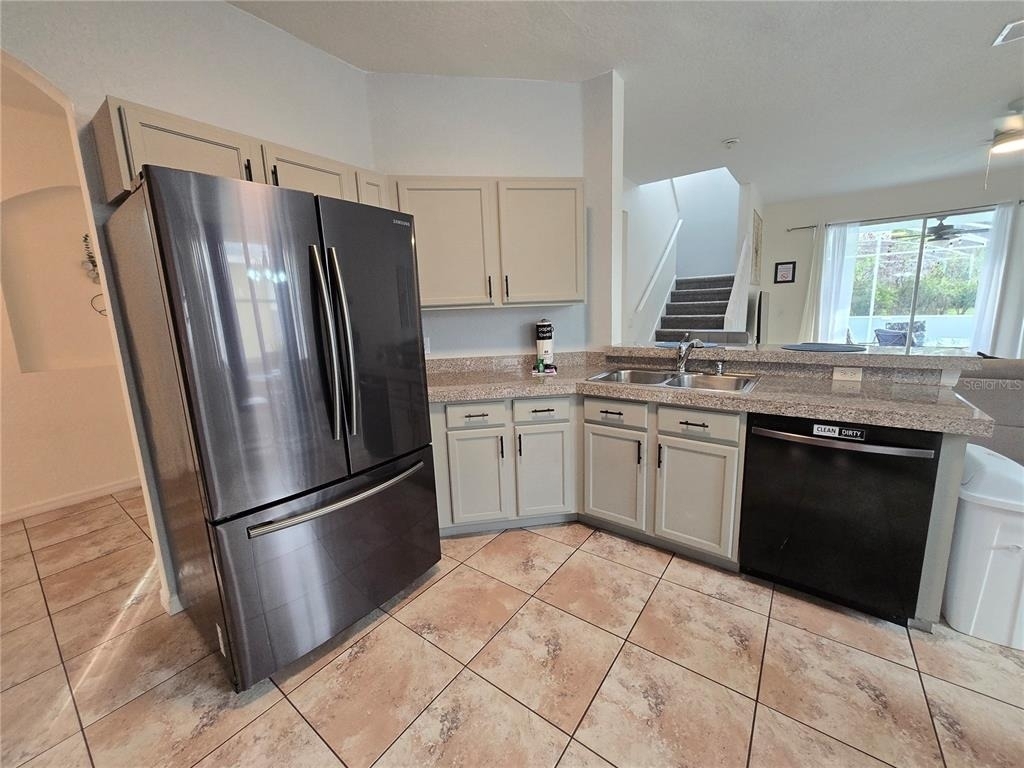930 Oxford Drive - Photo 4
