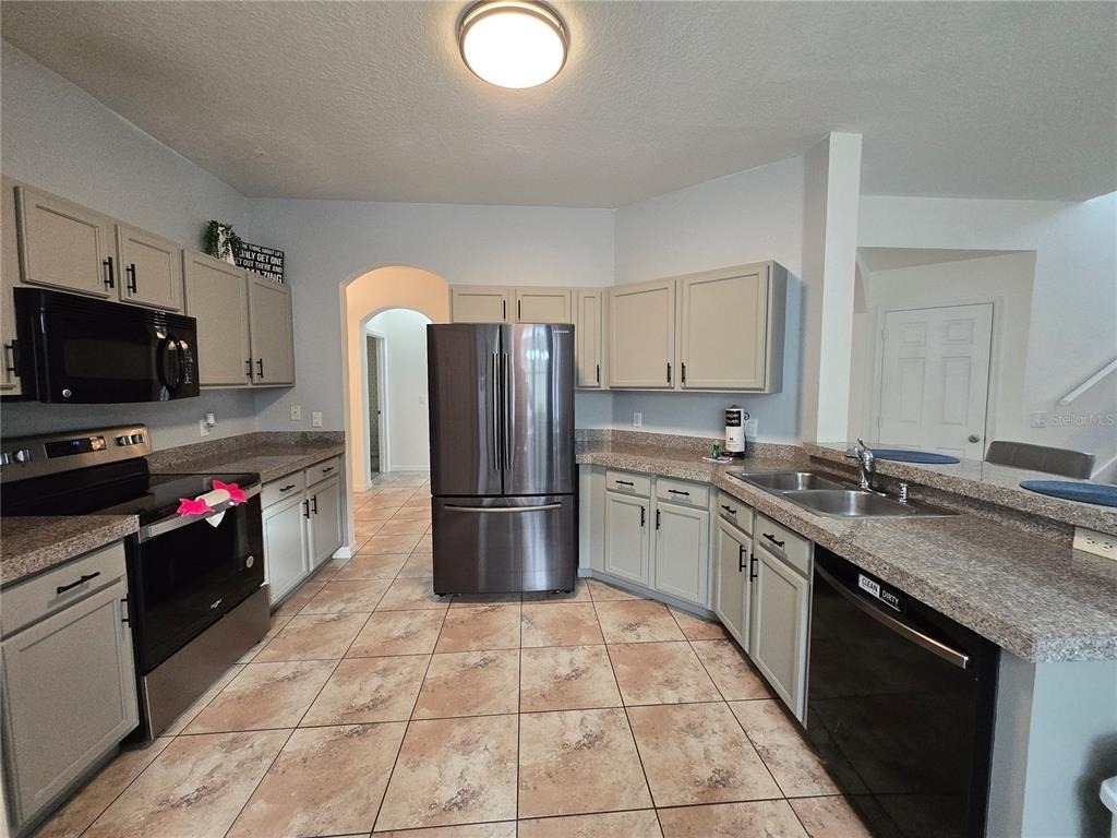 930 Oxford Drive - Photo 3