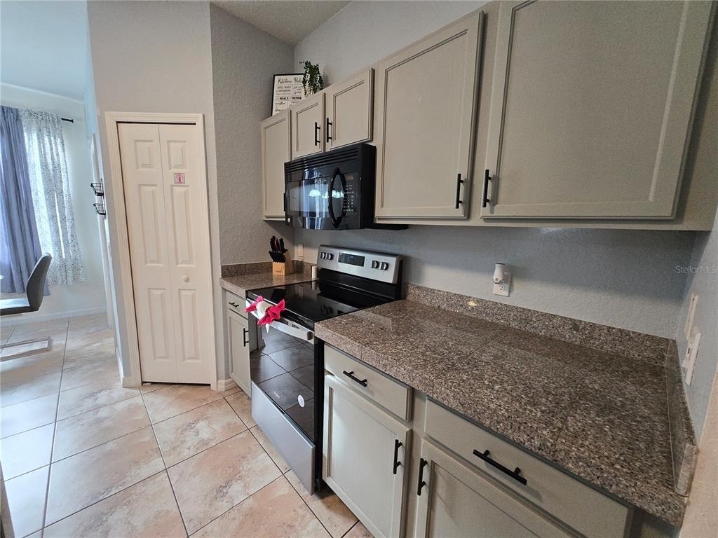 930 Oxford Drive - Photo 8