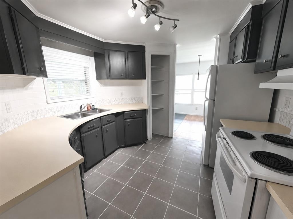 1503 Peachtree Lane - Photo 5