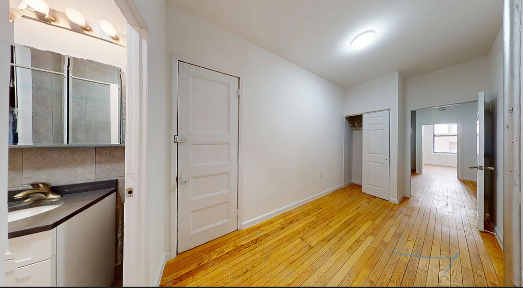 East 91st Street - Photo 6