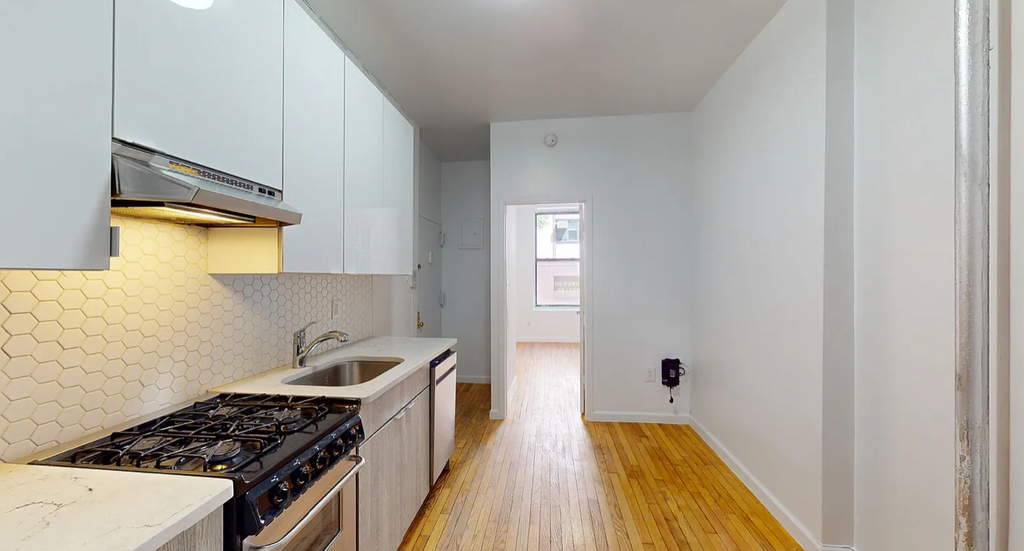 East 91st Street - Photo 3