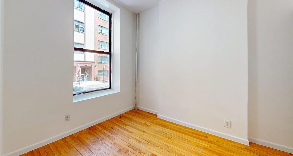 East 91st Street - Photo 7