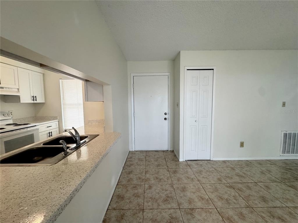 1013 Arizona Court - Photo 10