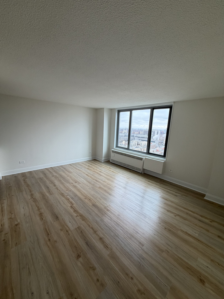 3333 Broadway - Photo 2