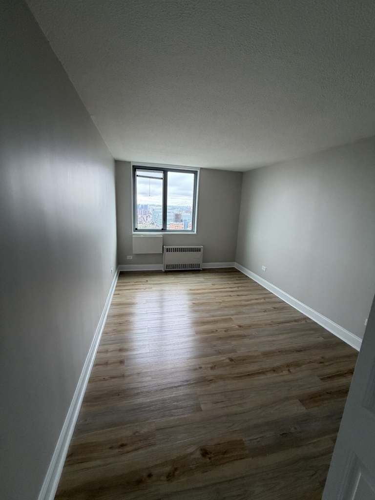 3333 Broadway - Photo 4