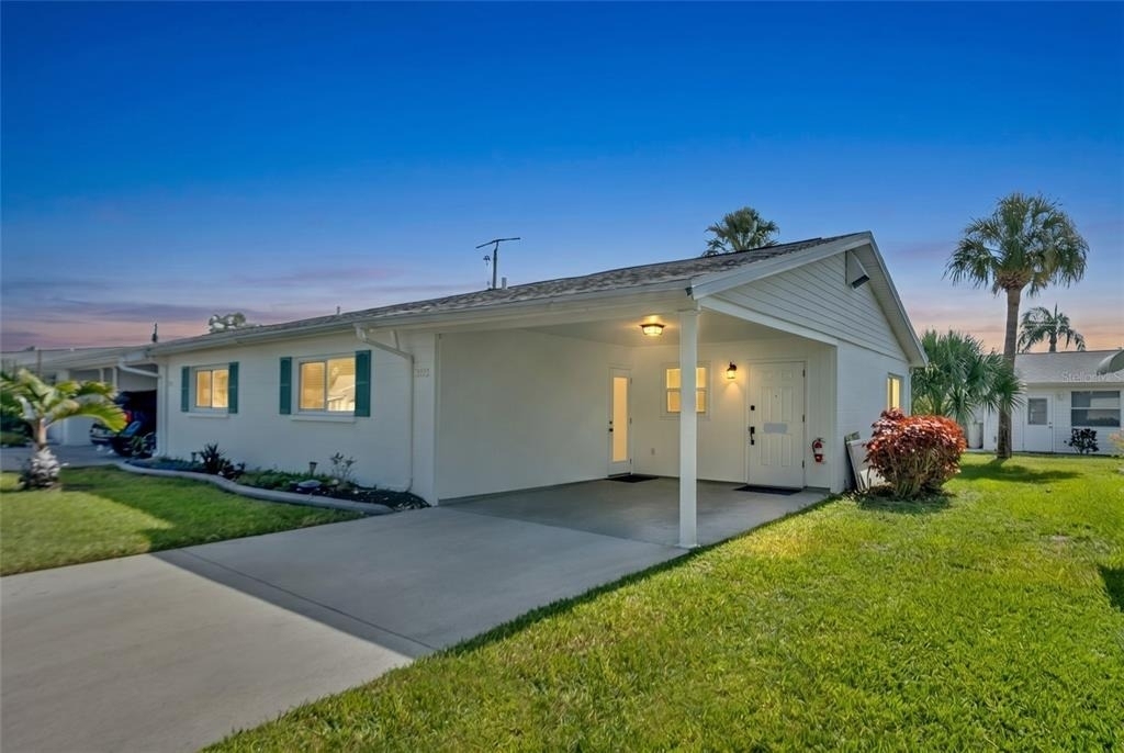 5996 Hibiscus Drive - Photo 3