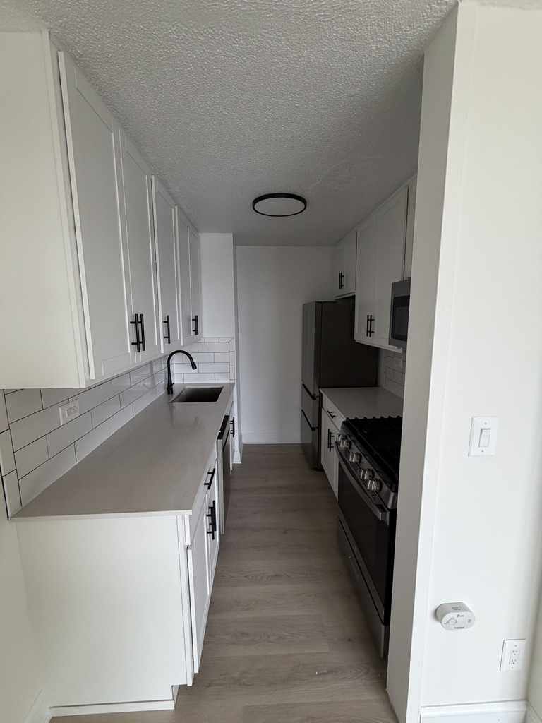 3333 Broadway - Photo 4