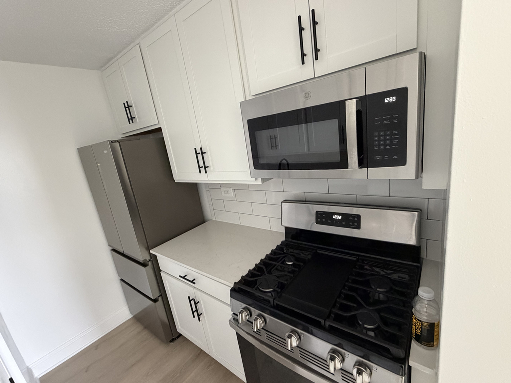 3333 Broadway - Photo 5