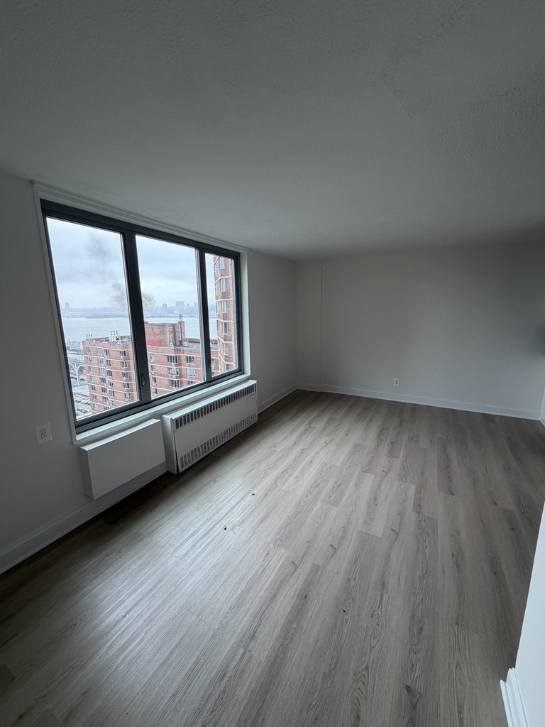 3333 Broadway - Photo 2