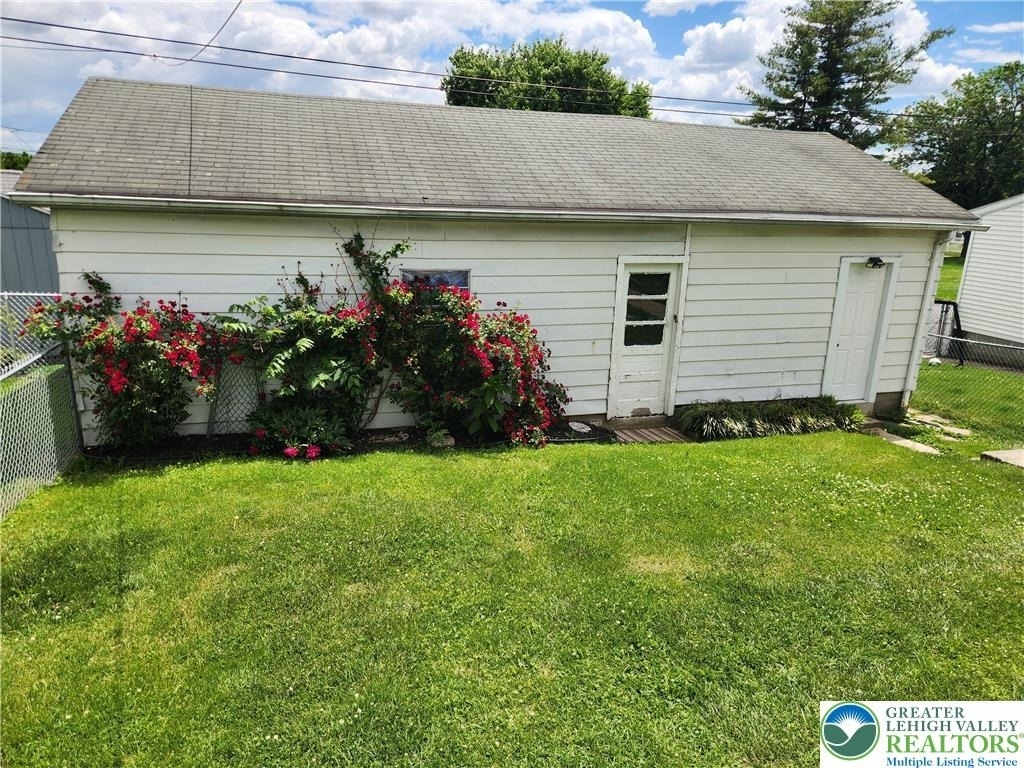 2347 Washington Avenue - Photo 0