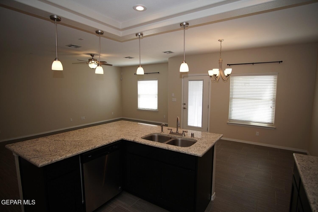 2136 William Caples Street - Photo 8