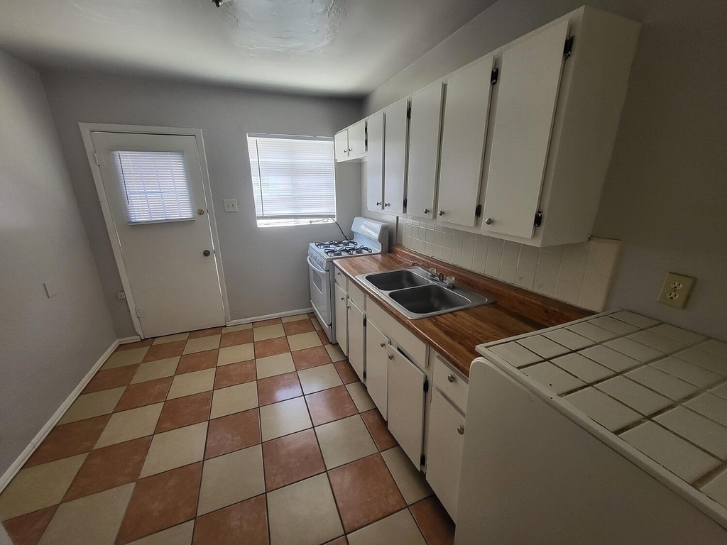 2607 Nations Avenue - Photo 3