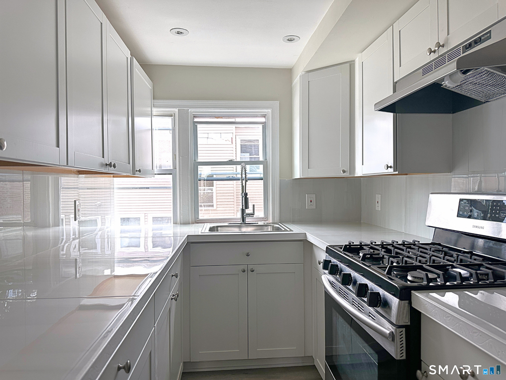 13 13 Bartlett Street - Photo 3