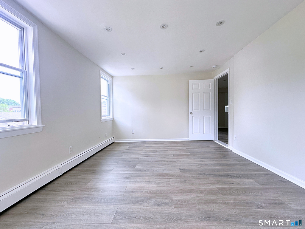 13 13 Bartlett Street - Photo 6