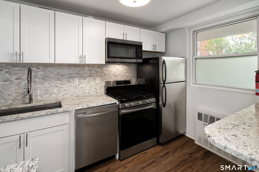 91 Strawberry Hill Avenue - Photo 10