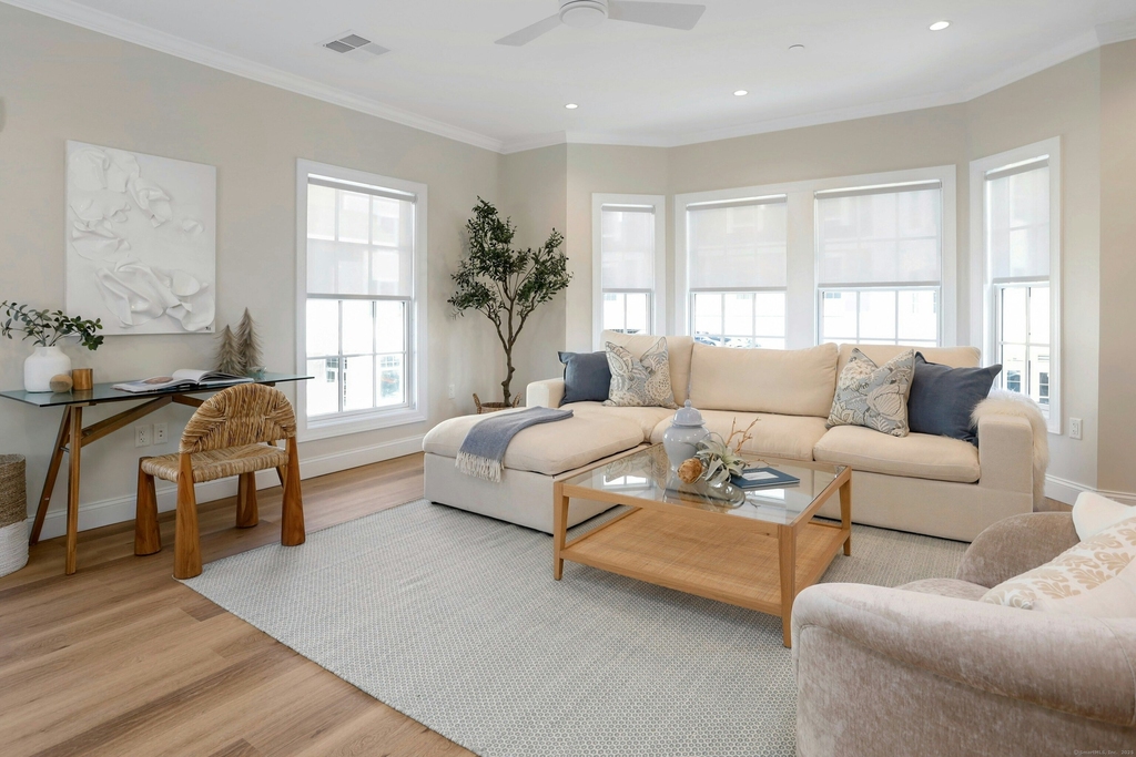 440 Heights Road - Photo 0