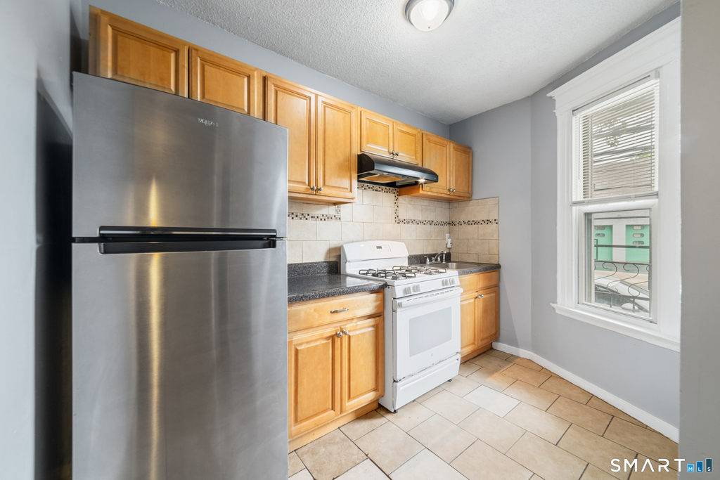 705 Dixwell Avenue - Photo 2