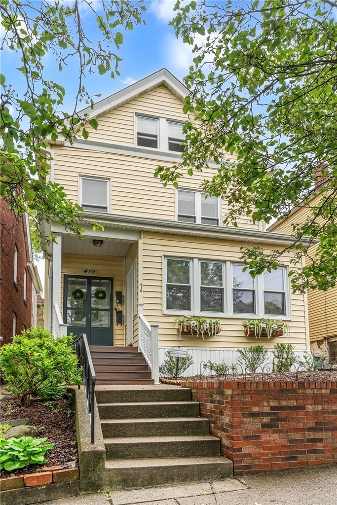 419 Hastings St - Photo 1