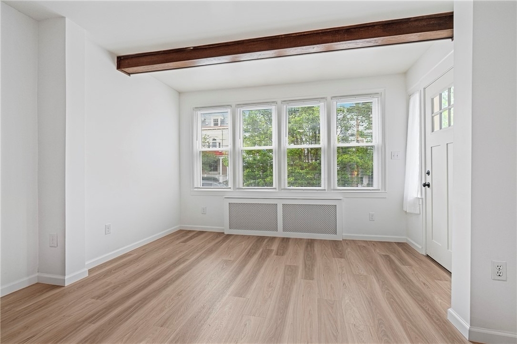 419 Hastings St - Photo 4