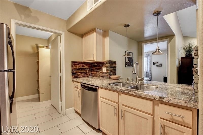 950 Seven Hills Drive - Photo 3