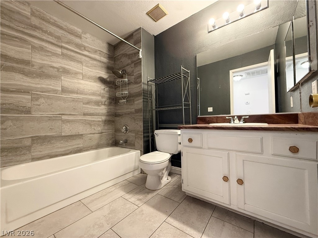 2066 Waverly Circle - Photo 2