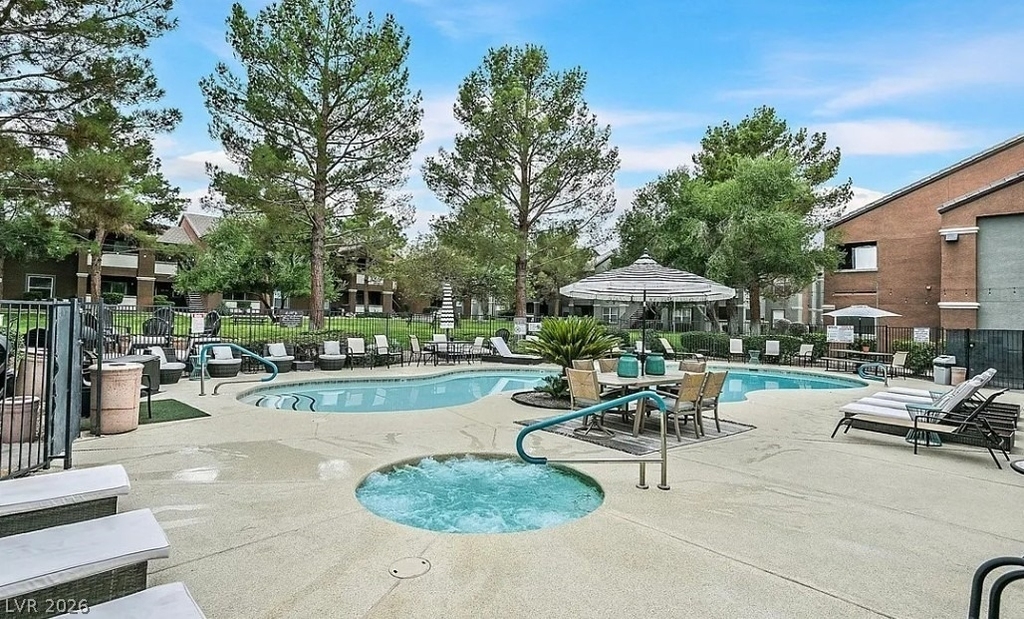 555 E Silverado Ranch Boulevard - Photo 10
