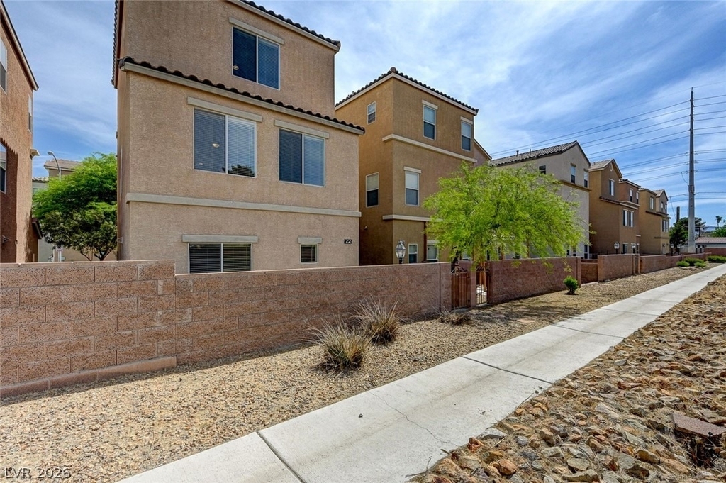 1645 Travis Jason Avenue - Photo 2