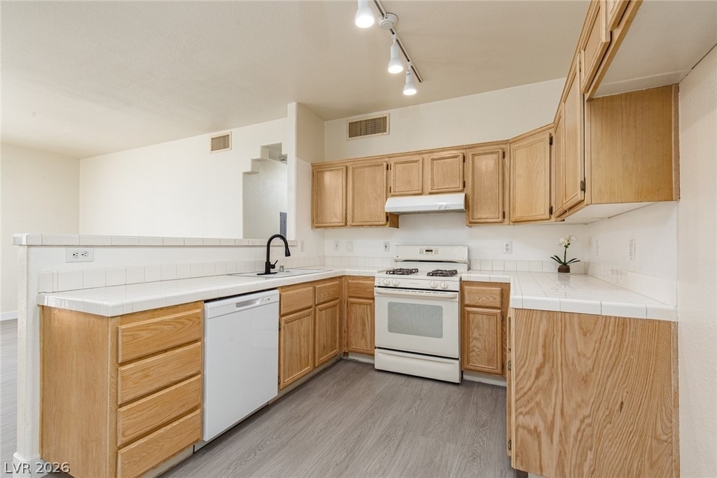 2110 Los Feliz Street - Photo 11