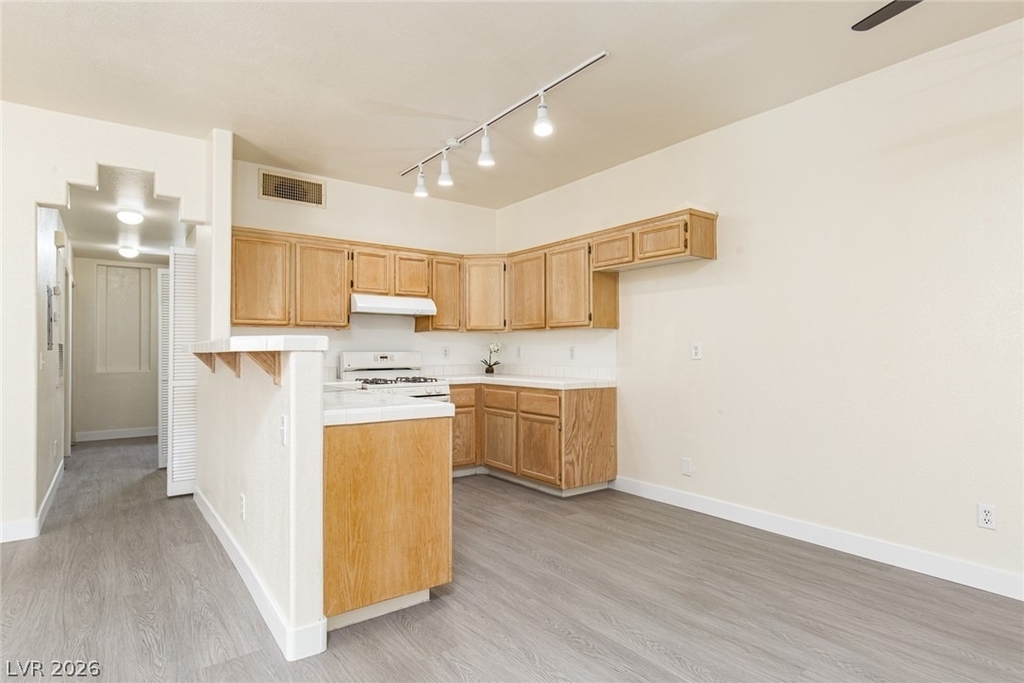 2110 Los Feliz Street - Photo 9
