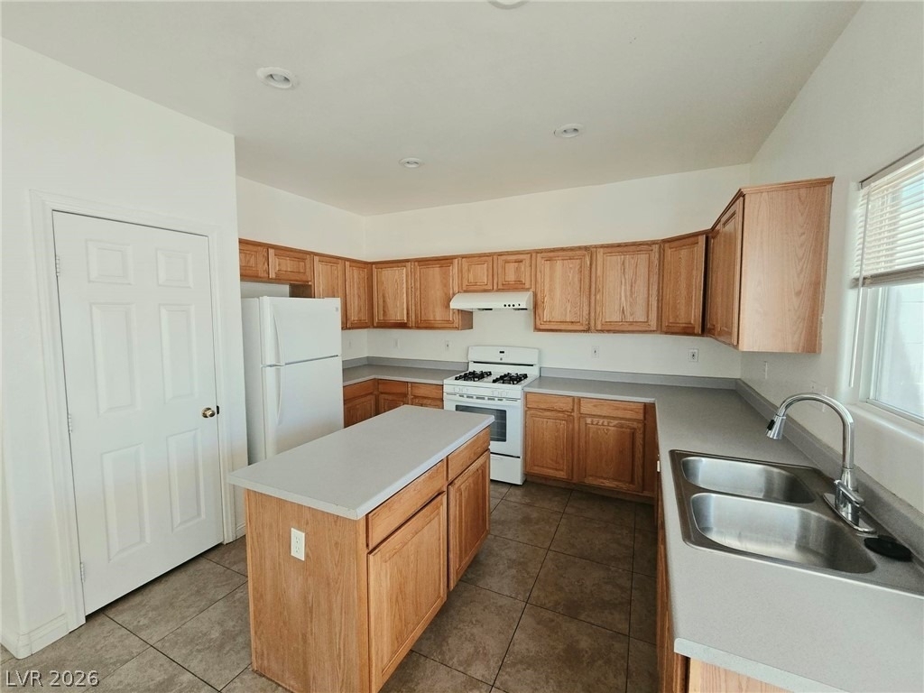 9034 Rochelle Avenue - Photo 4