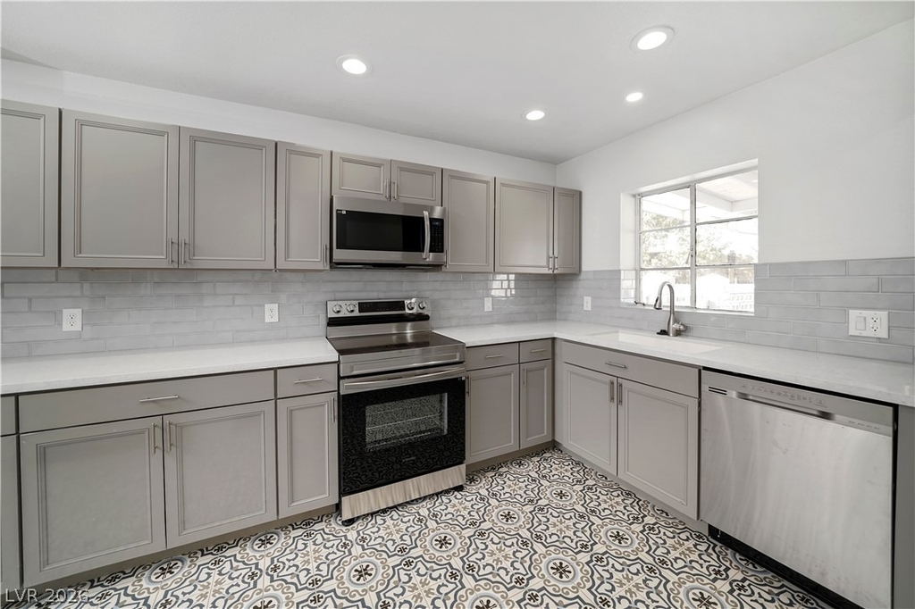 1140 Hillside Place - Photo 8
