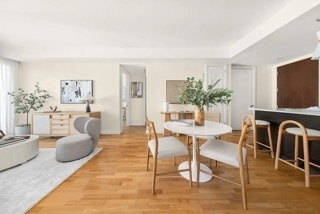 4th Avenue - Photo 1