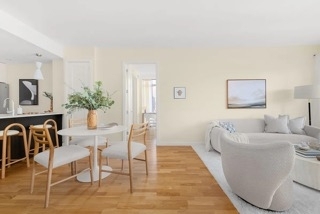 4th Avenue - Photo 2