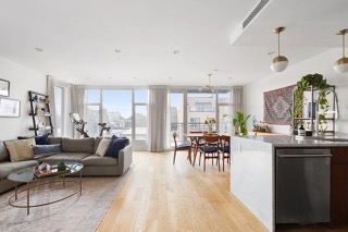 Metropolitan Avenue - Photo 1