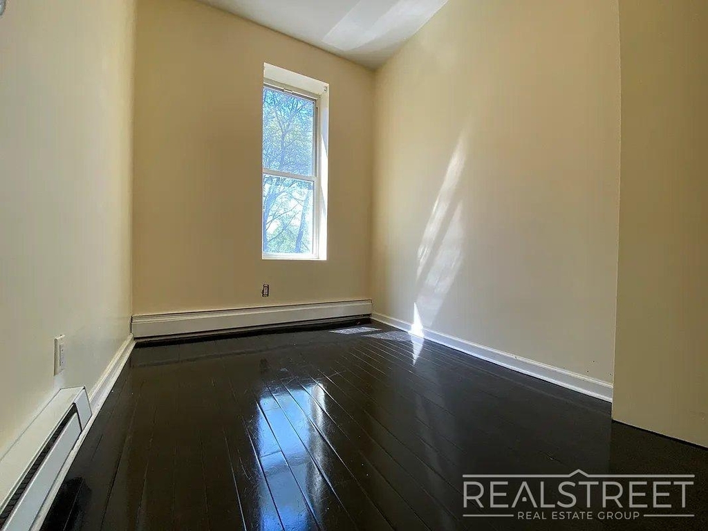 237 Kingston Avenue - Photo 2
