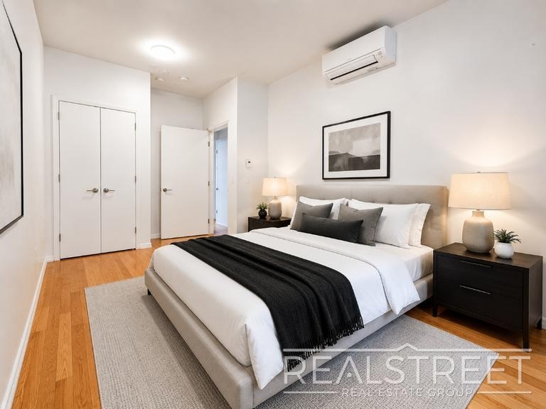 1440 Lincoln Place - Photo 4