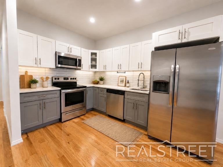 1440 Lincoln Place - Photo 2