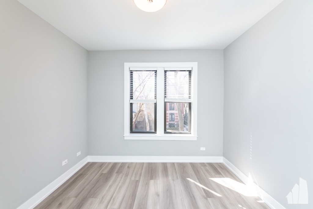 3933 N Janssen - Photo 8