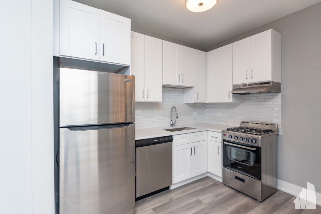 3933 N Janssen - Photo 3