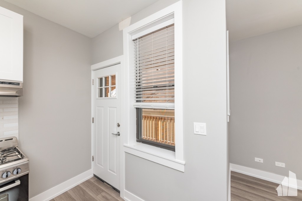3933 N Janssen - Photo 4