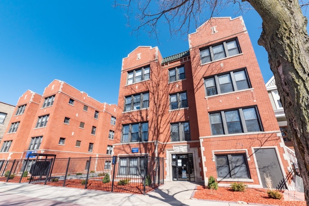 3933 N Janssen - Photo 0