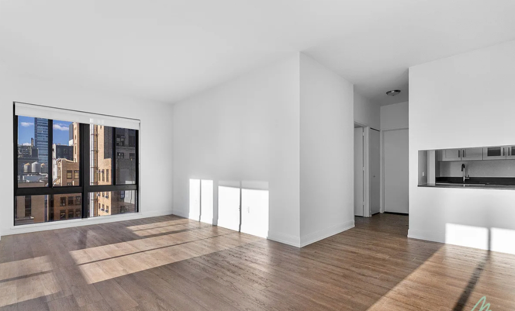 3rd avenue  - Photo 1