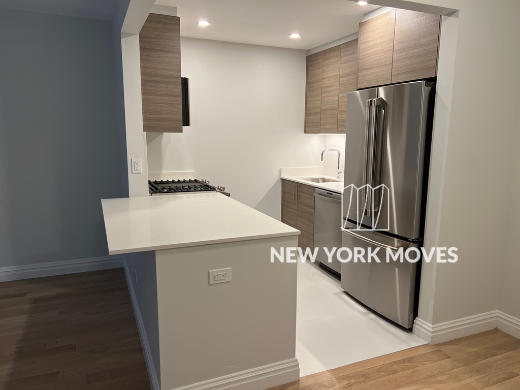 West 48th Street - Photo 13