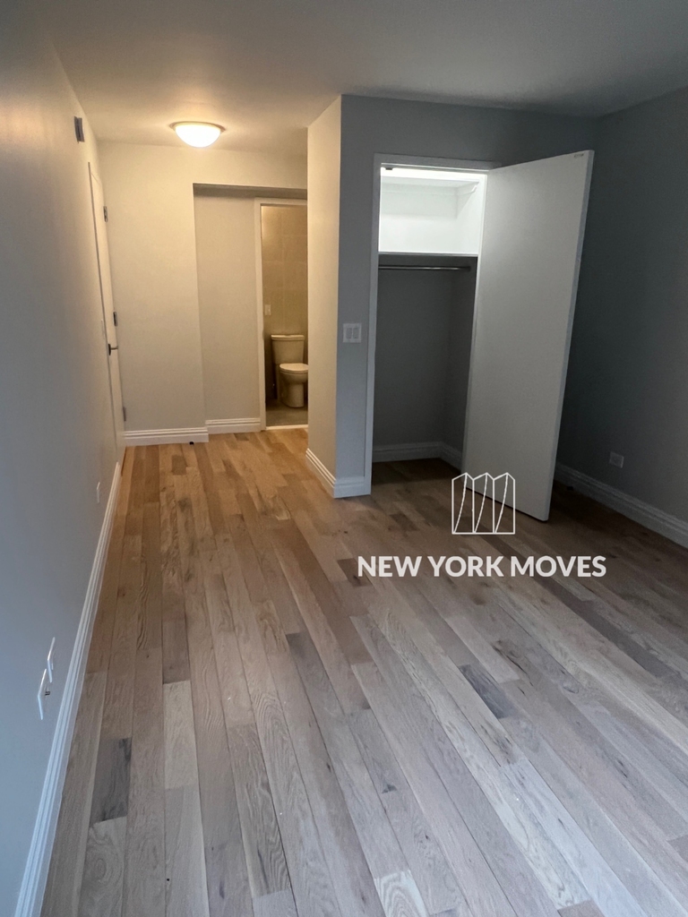 West 48th Street - Photo 11