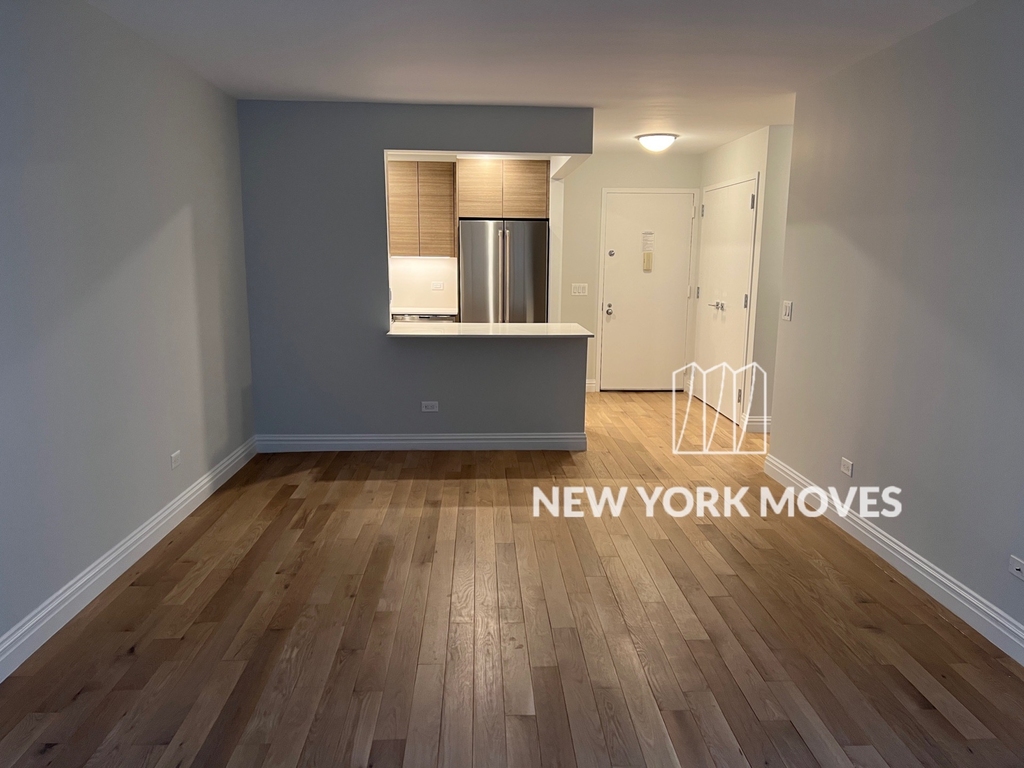 West 48th Street - Photo 1