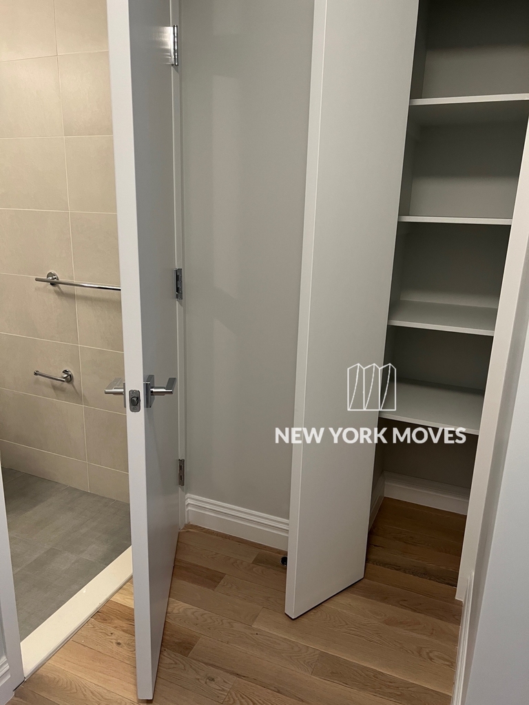 West 48th Street - Photo 12