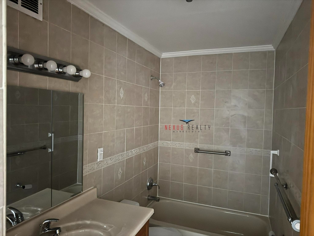 25-12 Parsons Boulevard - Photo 12