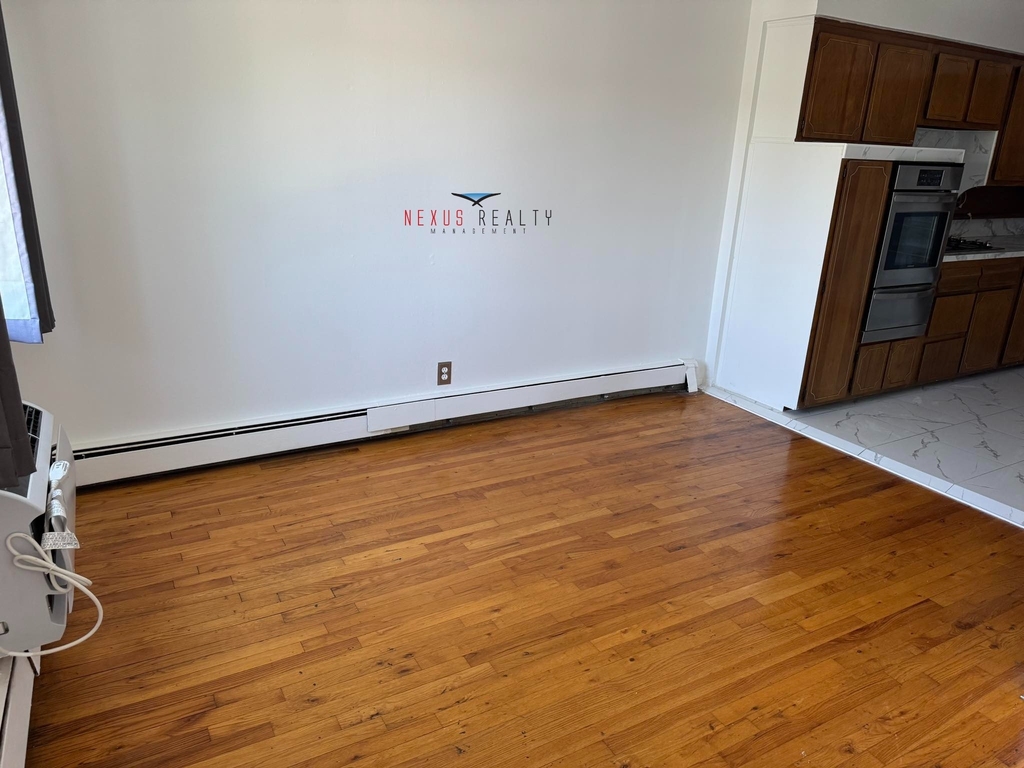25-12 Parsons Boulevard - Photo 2